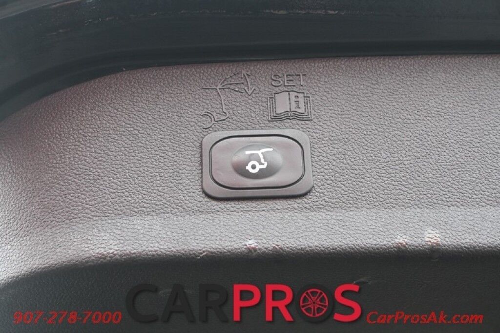 2017 Ford Escape SE - 4X4 - Technology Pkg - Sport Appearance Pkg - Blind Spot Alert - Bluetooth - AppleCarplay & Android Auto - Back Up Camera - Rear Park Sensors - Luggage Rack - Power Liftgate - Keyless Entry - Tow Pkg - Only 71K Miles - 28 MPG Anchorage AK