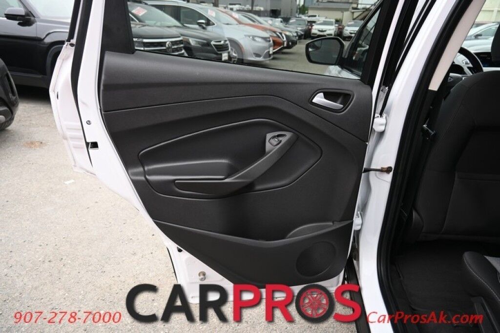 2017 Ford Escape SE - AWD - 1.5L 4-Cyl Turbo - Power Driver's Seat - Bluetooth - Backup Camera - Power Locks, Windows & Mirrors - USB Input - CD Player - Keyless Entry - Aluminum Wheels - 29 MPG - Only 31K Miles Anchorage AK