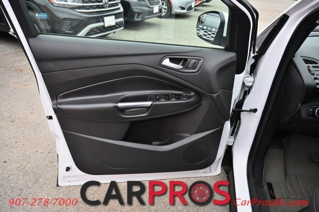 2017 Ford Escape SE - AWD - 1.5L 4-Cyl Turbo - Power Driver's Seat - Bluetooth - Backup Camera - Power Locks, Windows & Mirrors - USB Input - CD Player - Keyless Entry - Aluminum Wheels - 29 MPG - Only 31K Miles Anchorage AK