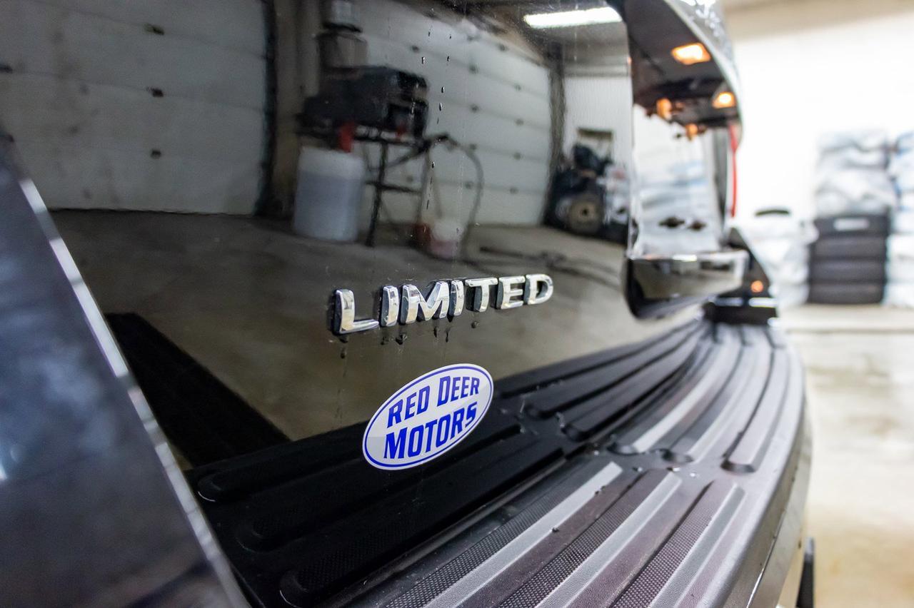 2017 Ford Expedition AWD Limited Leather Roof Nav BCam Red Deer AB