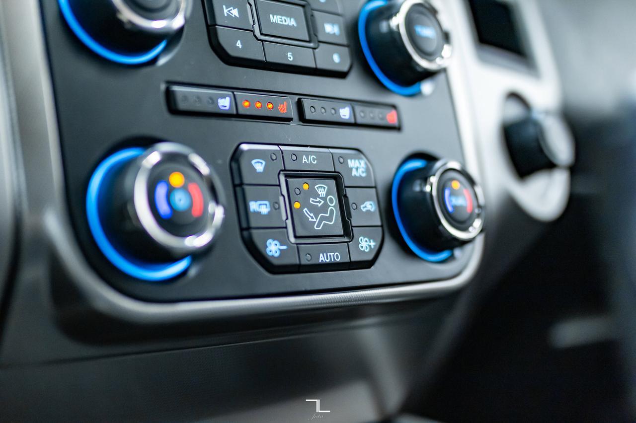 2017 Ford Expedition AWD XLT Leather Roof Nav BCam Red Deer AB