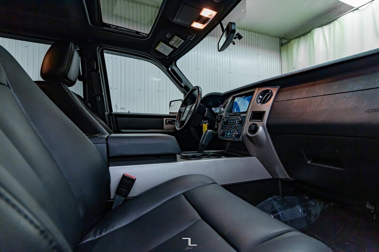 2017 Ford Expedition AWD XLT Leather Roof Nav BCam Red Deer AB