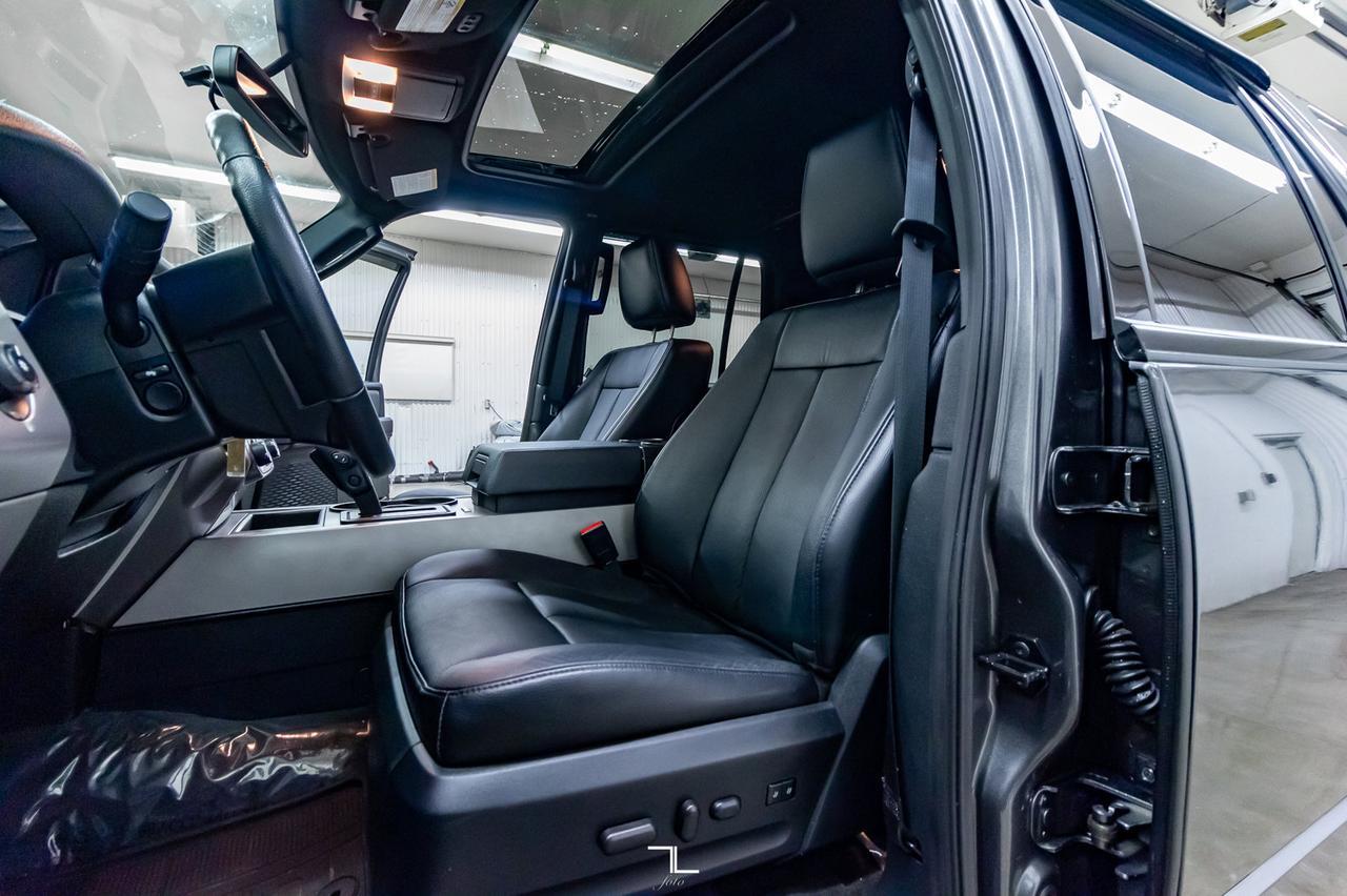 2017 Ford Expedition AWD XLT Leather Roof Nav BCam Red Deer AB