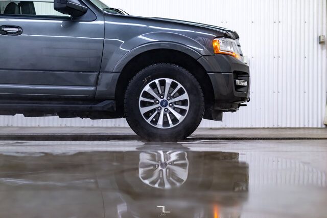 2017 Ford Expedition AWD XLT Leather Roof Nav BCam Red Deer AB