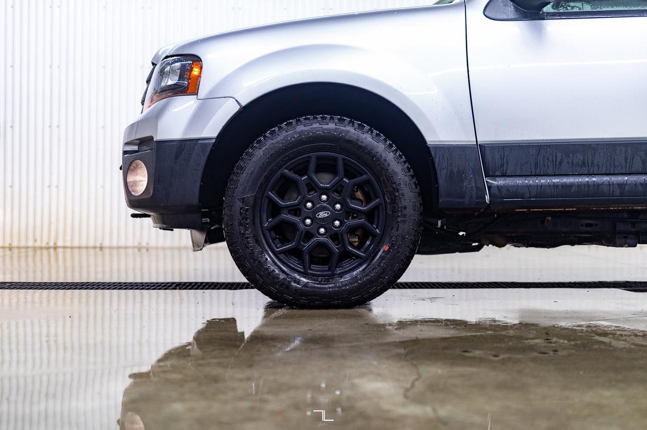 2017 Ford Expedition Max 4x4 XLT BCam 3rd Row Red Deer AB