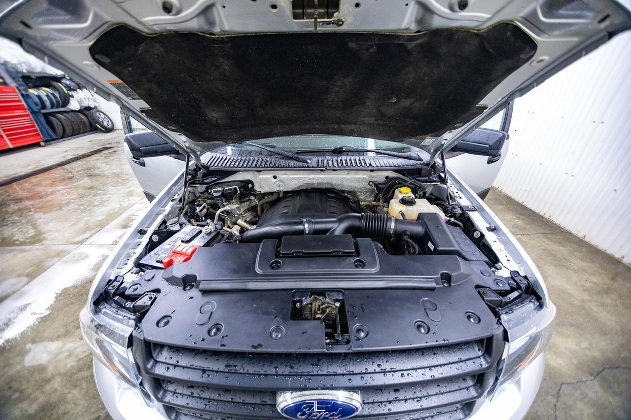 2017 Ford Expedition Max 4x4 XLT BCam 3rd Row Red Deer AB