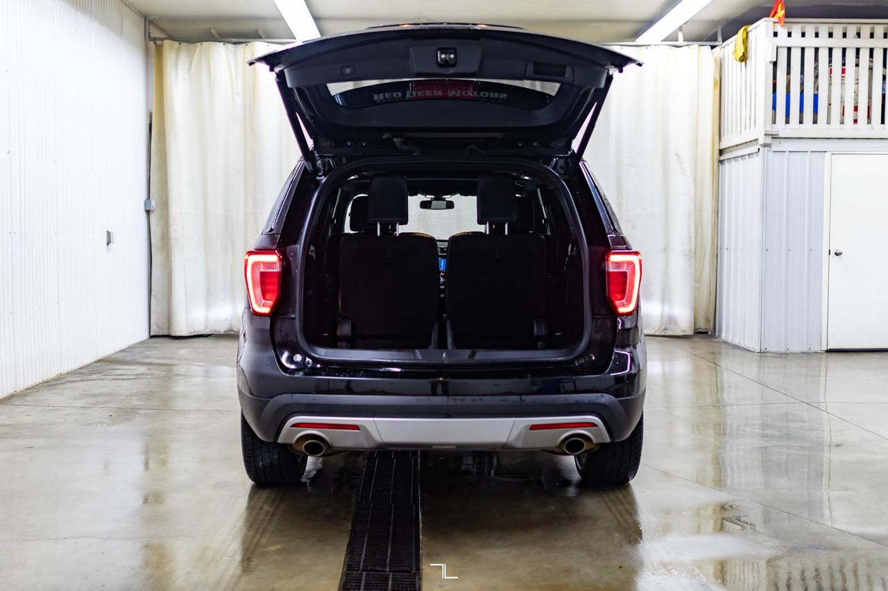 2017 Ford Explorer AWD Limited Leather Roof Nav BCam Red Deer AB