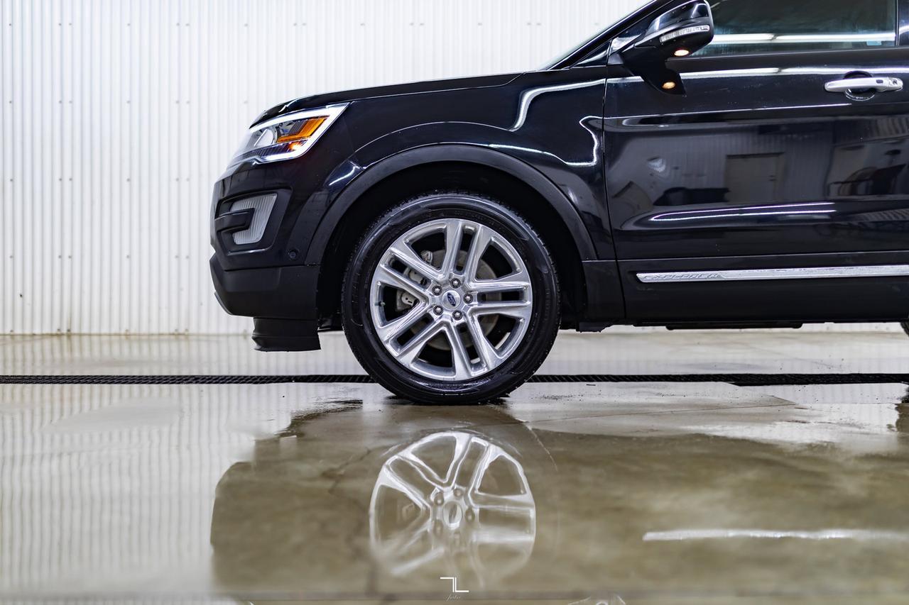 2017 Ford Explorer AWD Limited Leather Roof Nav BCam Red Deer AB