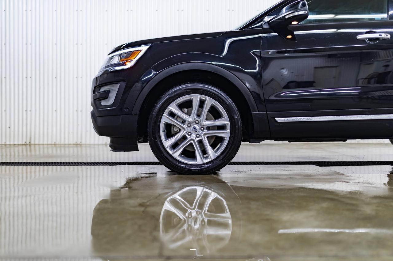 2017 Ford Explorer AWD Limited Leather Roof Nav BCam Red Deer AB