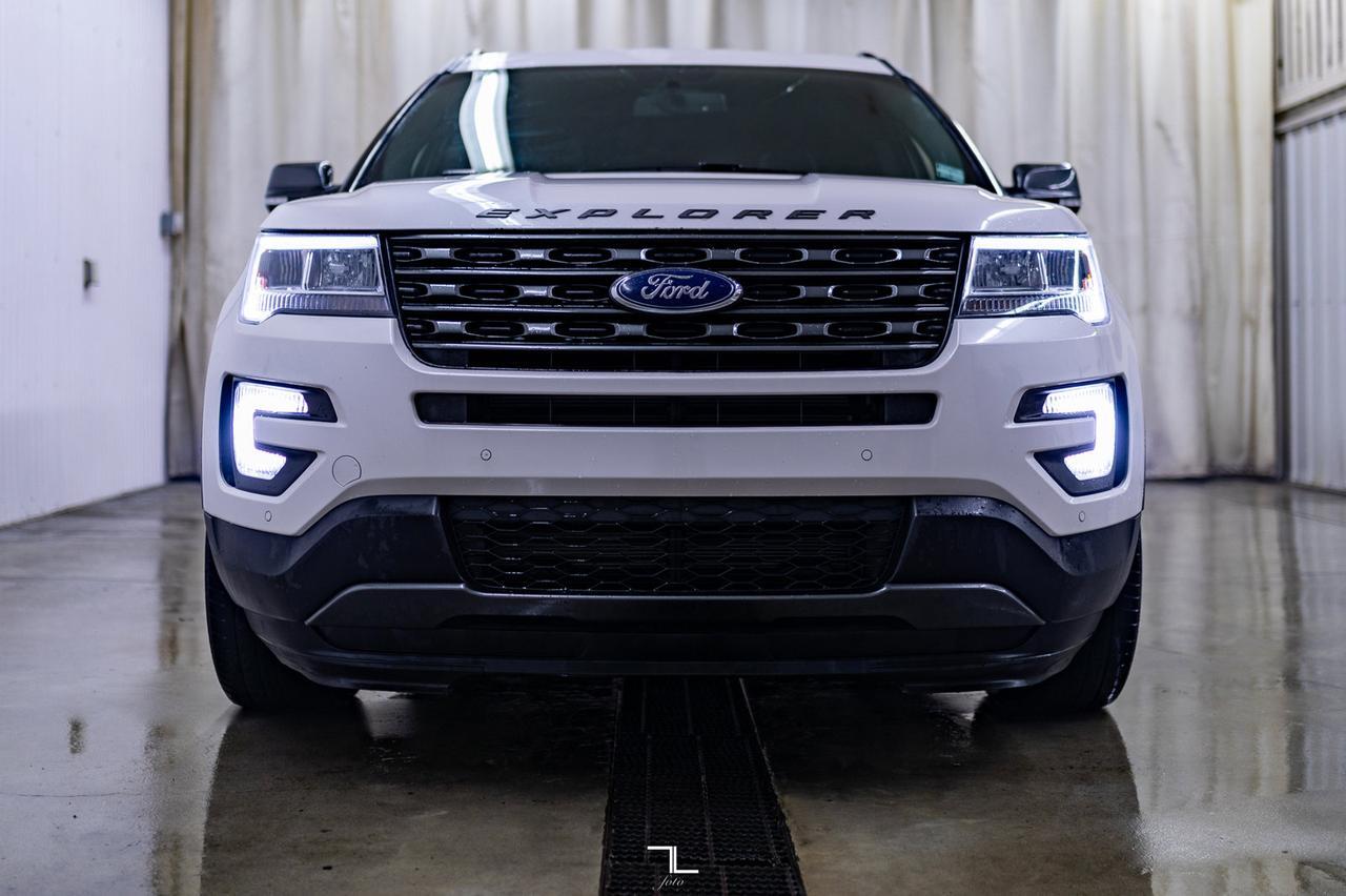 2017 Ford Explorer AWD XLT Leather Roof Nav BCam Red Deer AB