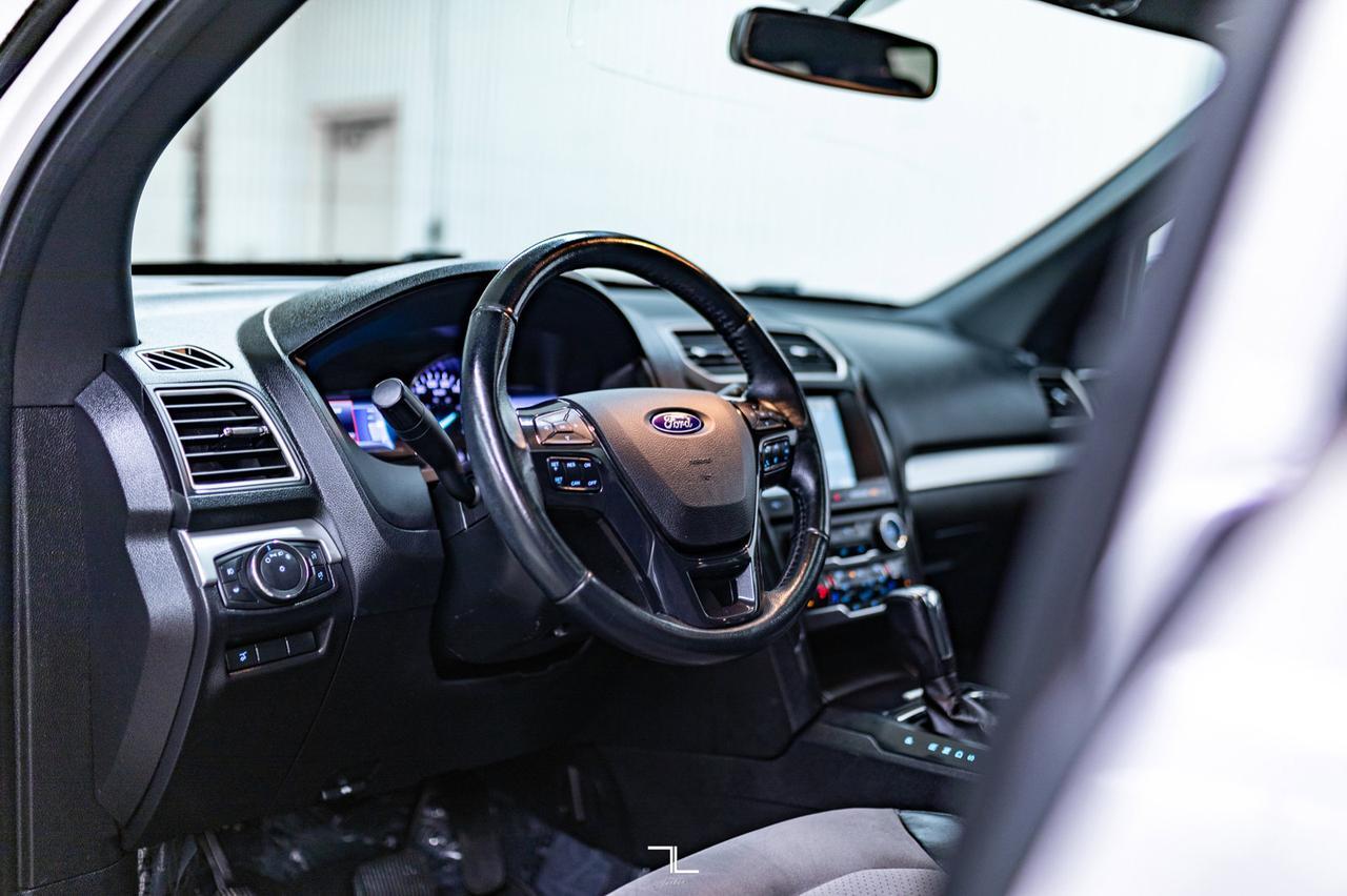 2017 Ford Explorer AWD XLT Leather Roof Nav BCam Red Deer AB