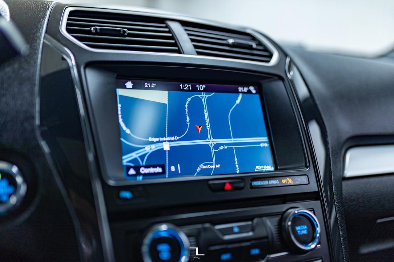 2017 Ford Explorer AWD XLT Leather Roof Nav BCam Red Deer AB