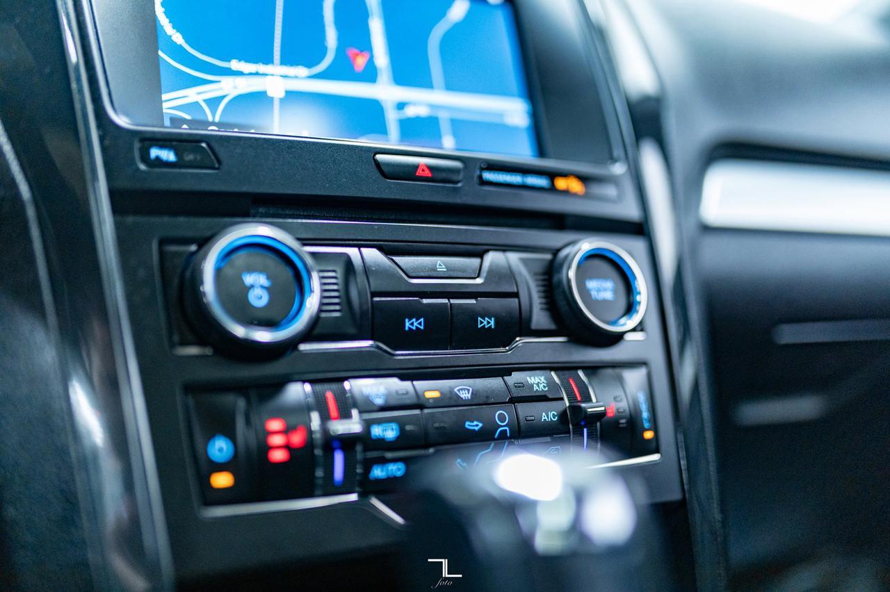 2017 Ford Explorer AWD XLT Leather Roof Nav BCam Red Deer AB