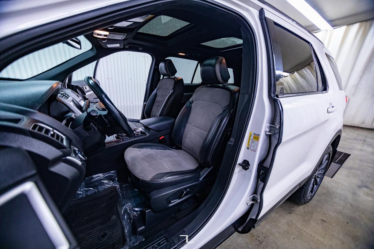 2017 Ford Explorer AWD XLT Leather Roof Nav BCam Red Deer AB