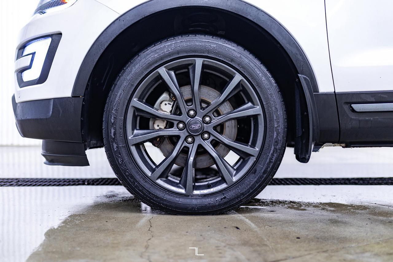 2017 Ford Explorer AWD XLT Leather Roof Nav BCam Red Deer AB