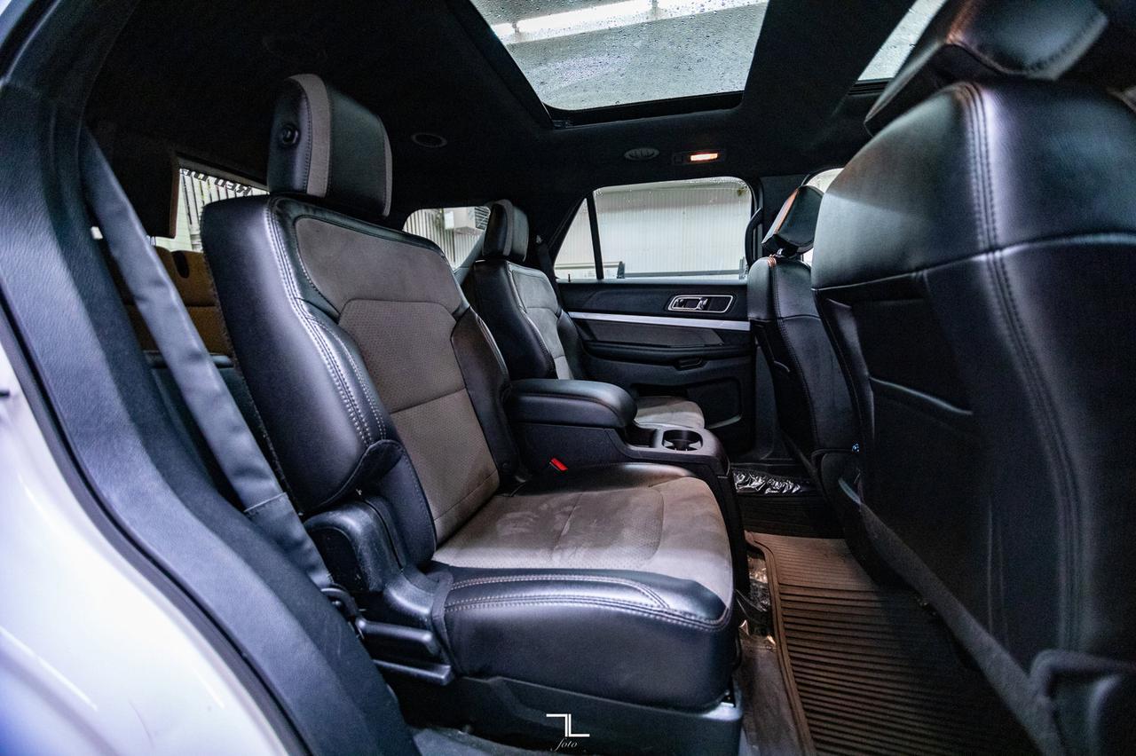 2017 Ford Explorer AWD XLT Leather Roof Nav BCam Red Deer AB