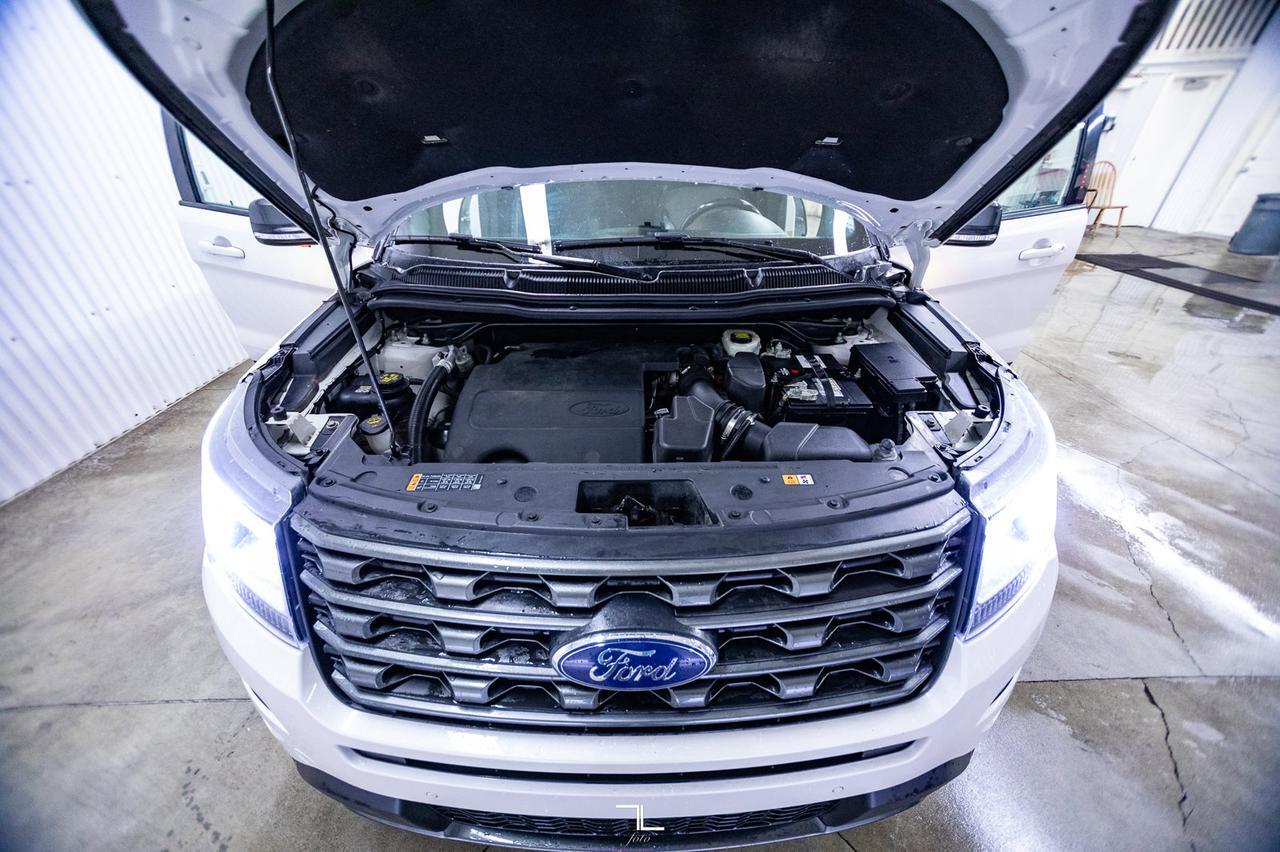 2017 Ford Explorer AWD XLT Leather Roof Nav BCam Red Deer AB