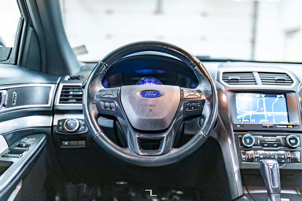 2017 Ford Explorer AWD XLT Leather Roof Nav BCam Red Deer AB