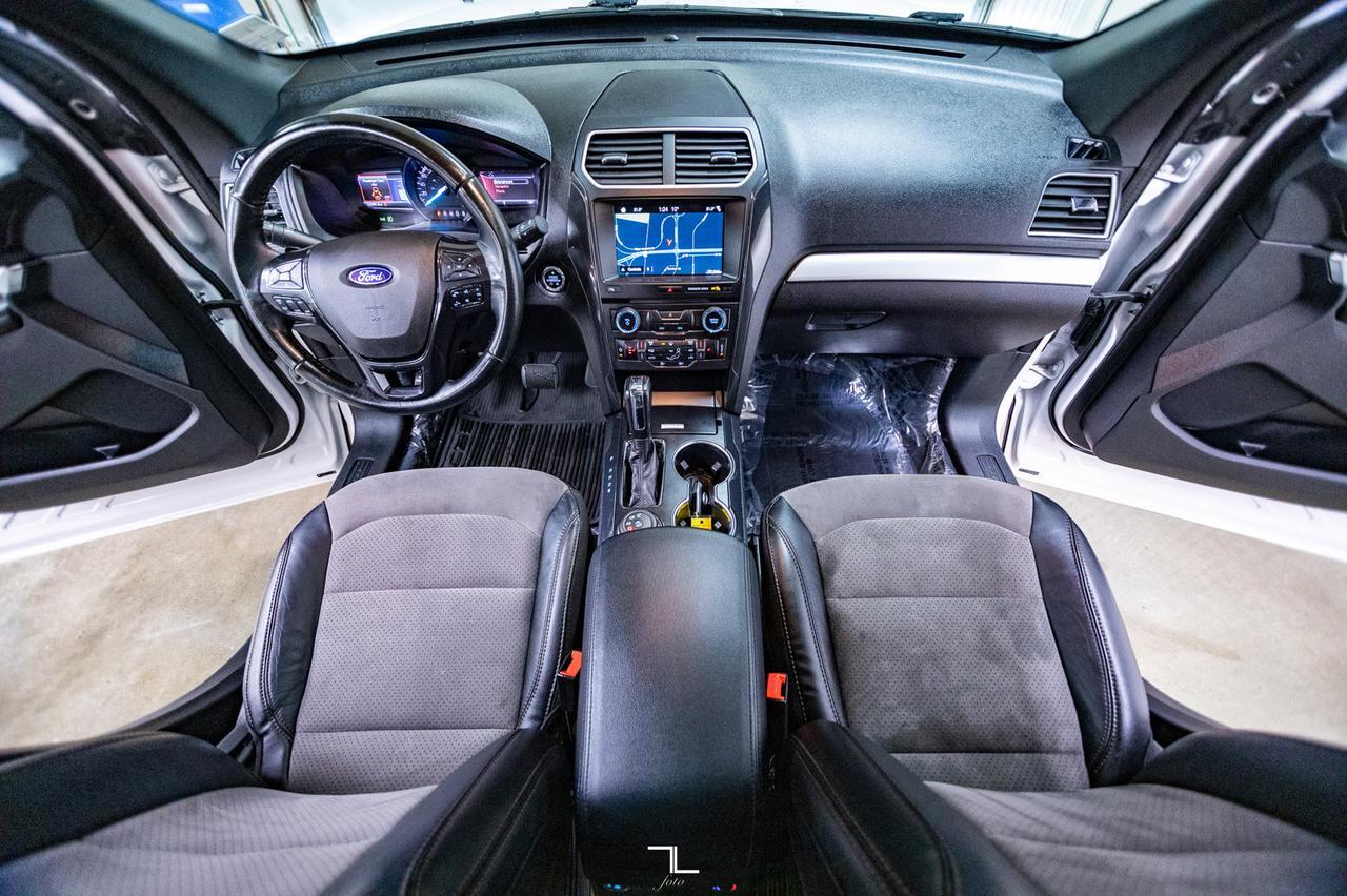 2017 Ford Explorer AWD XLT Leather Roof Nav BCam Red Deer AB