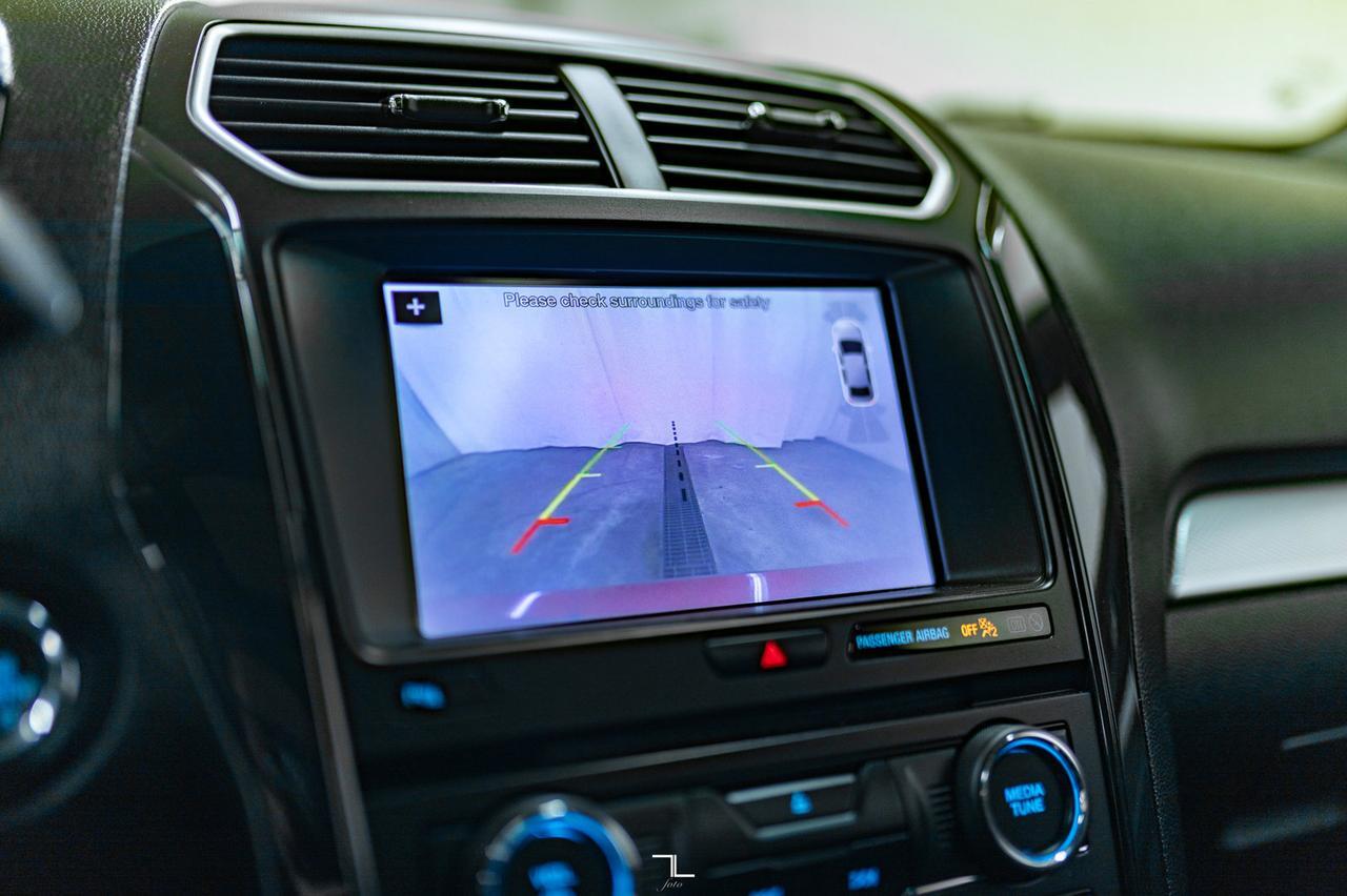 2017 Ford Explorer AWD XLT Leather Roof Nav BCam Red Deer AB