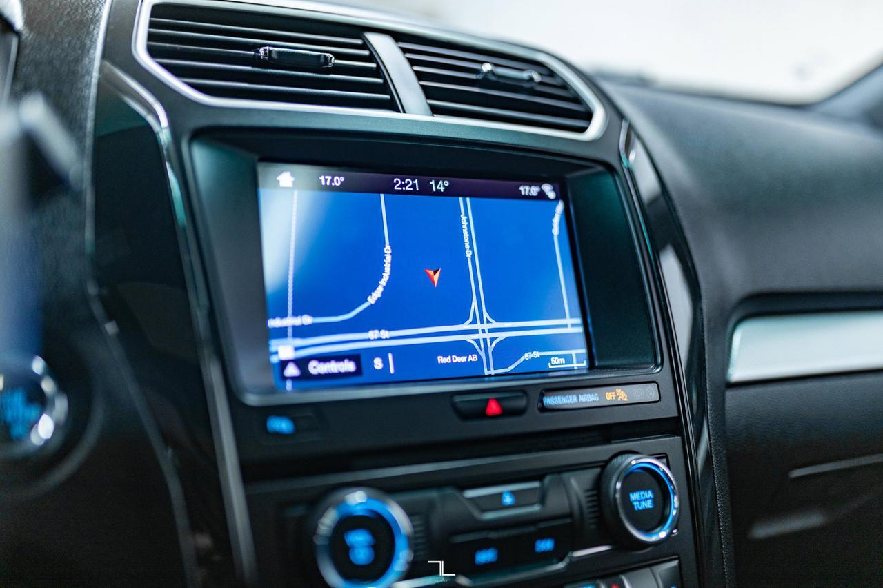 2017 Ford Explorer AWD XLT Leather Roof Nav BCam Red Deer AB