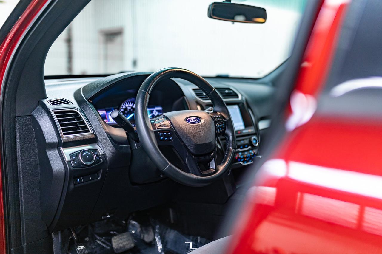 2017 Ford Explorer AWD XLT Leather Roof Nav BCam Red Deer AB