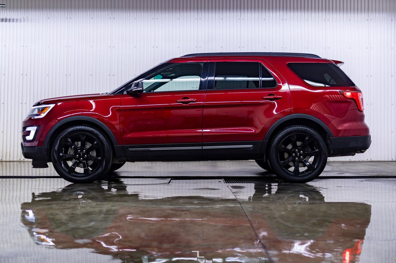 2017 Ford Explorer AWD XLT Leather Roof Nav BCam Red Deer AB