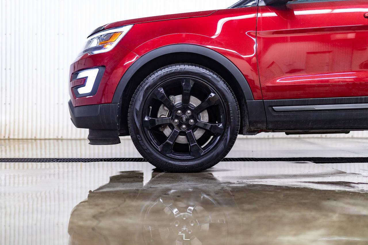 2017 Ford Explorer AWD XLT Leather Roof Nav BCam Red Deer AB