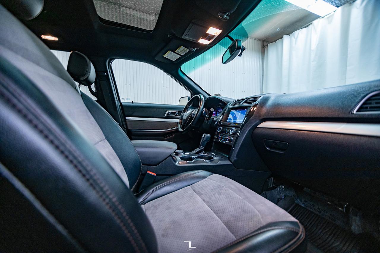 2017 Ford Explorer AWD XLT Leather Roof Nav BCam Red Deer AB