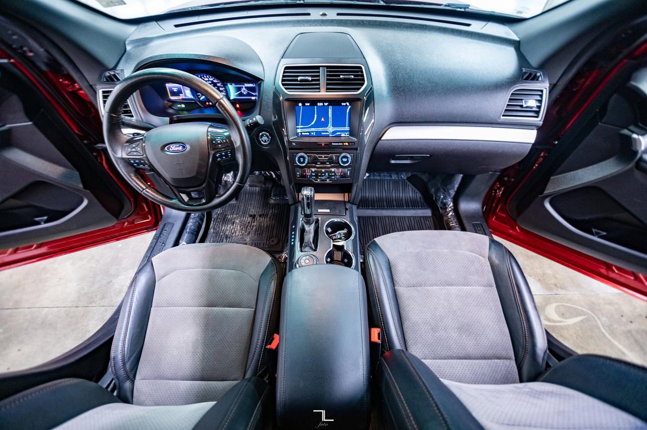 2017 Ford Explorer AWD XLT Leather Roof Nav BCam Red Deer AB