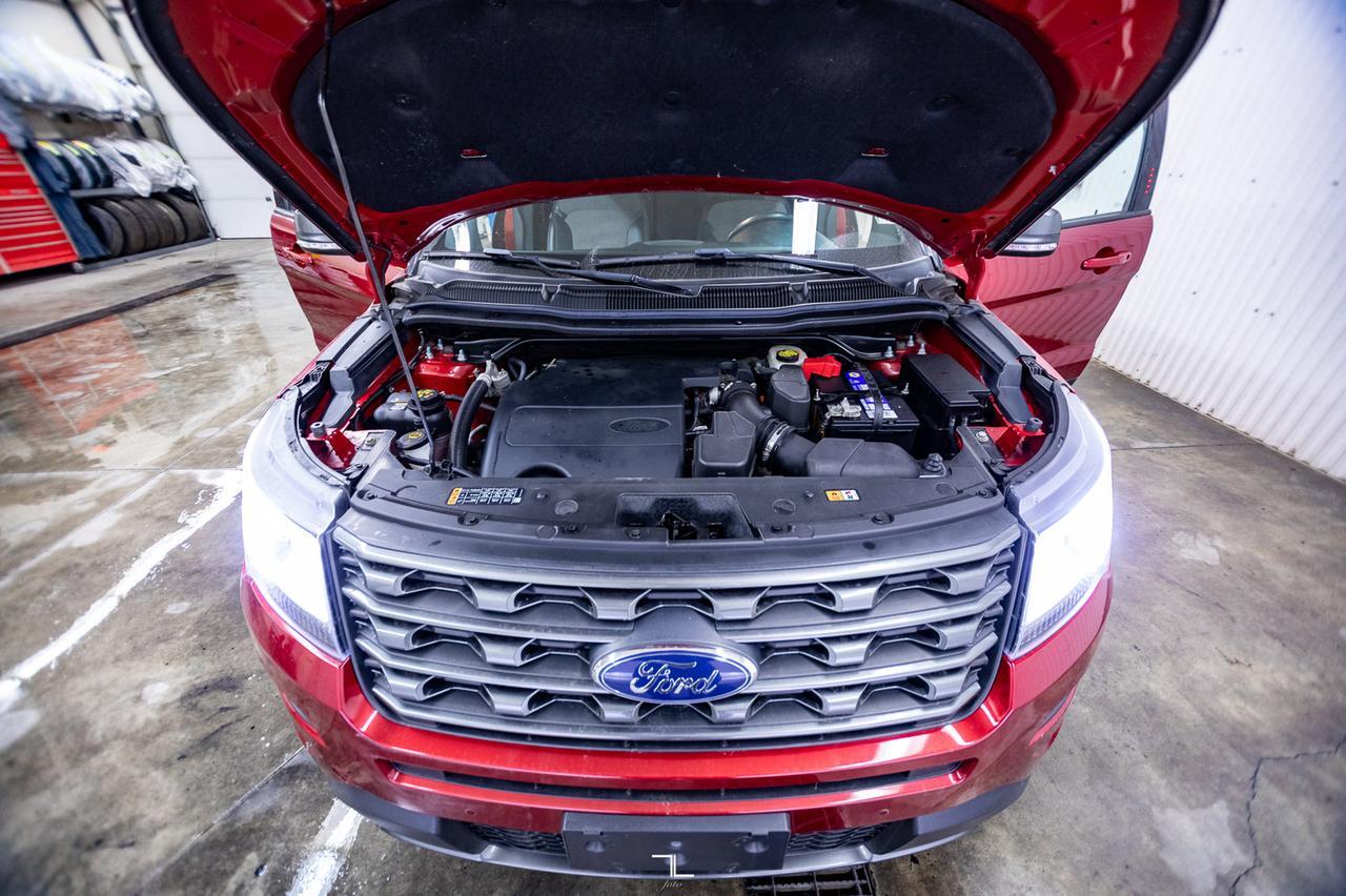 2017 Ford Explorer AWD XLT Leather Roof Nav BCam Red Deer AB