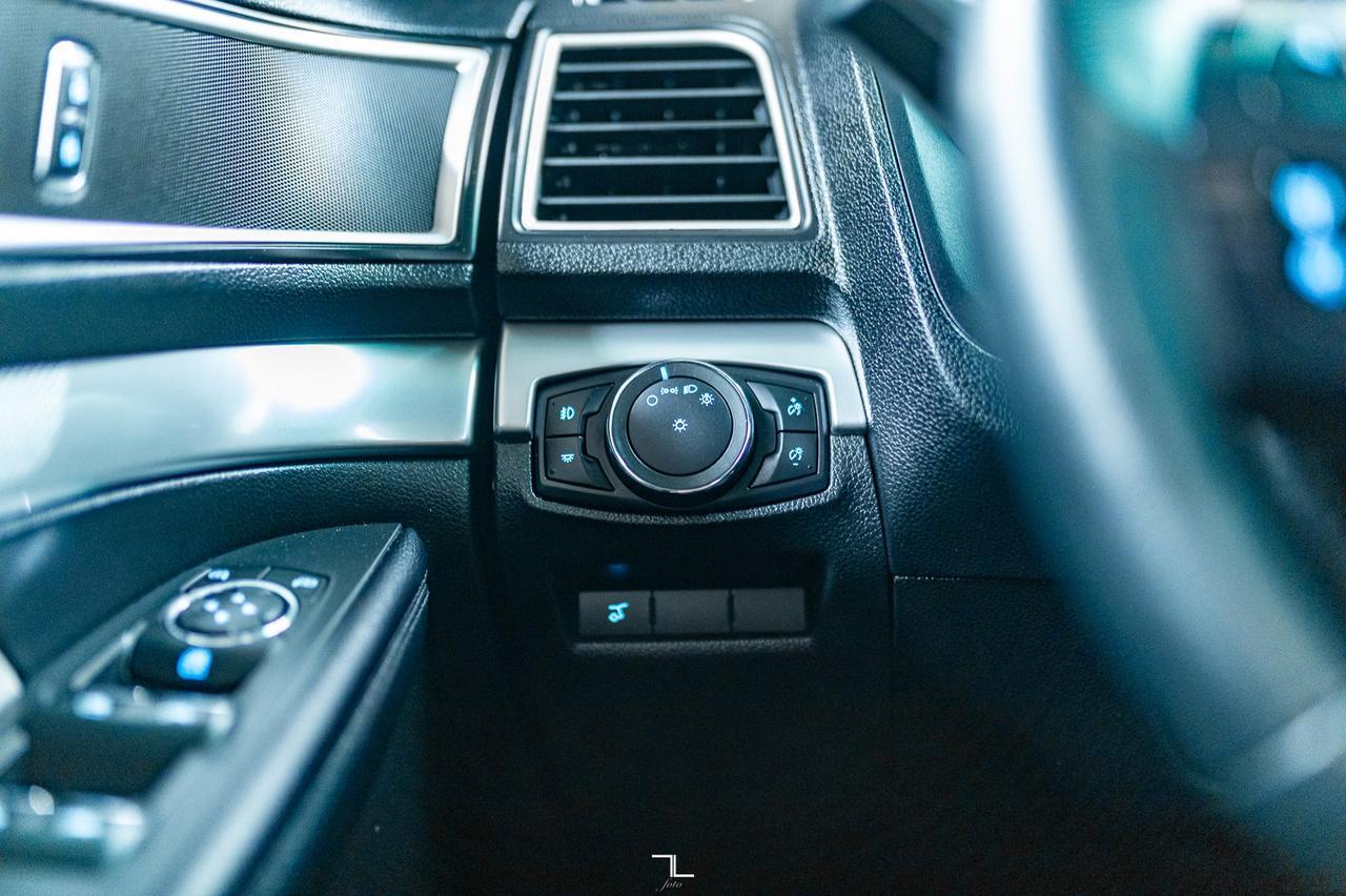 2017 Ford Explorer AWD XLT Leather Roof Nav BCam Red Deer AB