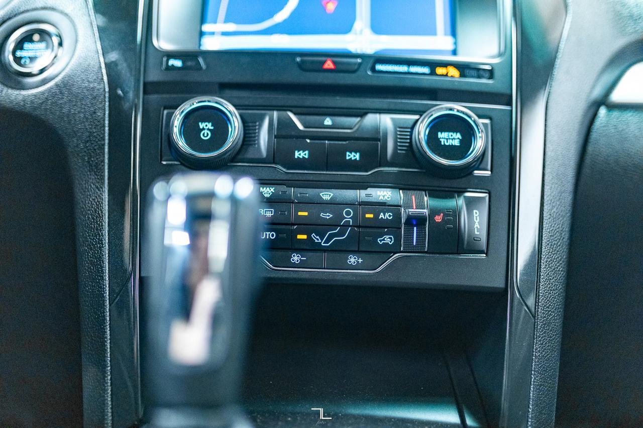 2017 Ford Explorer AWD XLT Leather Roof Nav BCam Red Deer AB