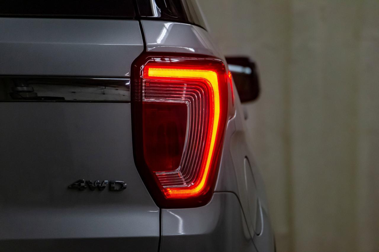 2017 Ford Explorer AWD XLT Leather Roof Nav BCam Red Deer AB