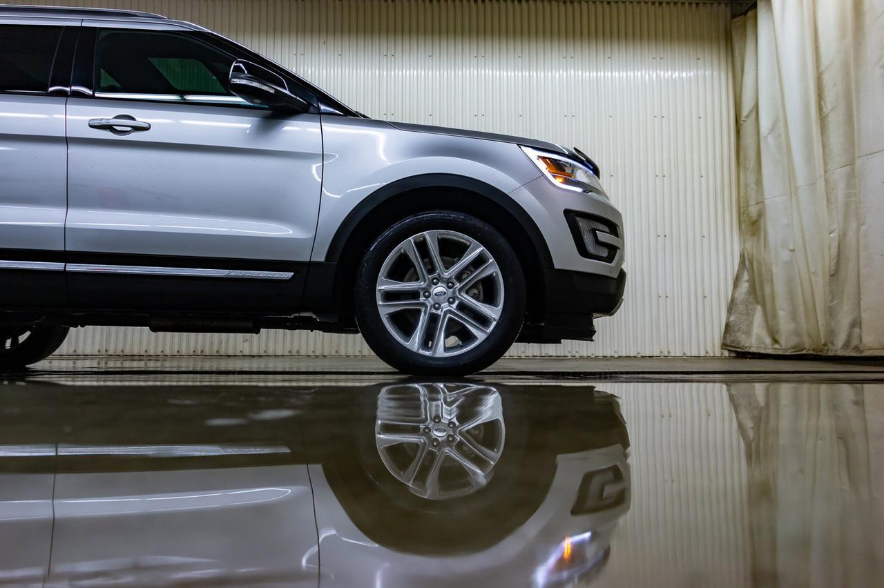 2017 Ford Explorer AWD XLT Leather Roof Nav BCam Red Deer AB