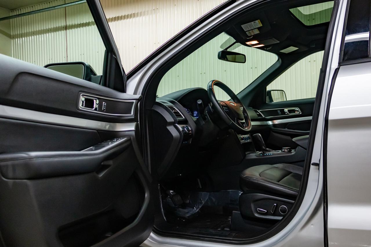 2017 Ford Explorer AWD XLT Leather Roof Nav BCam Red Deer AB