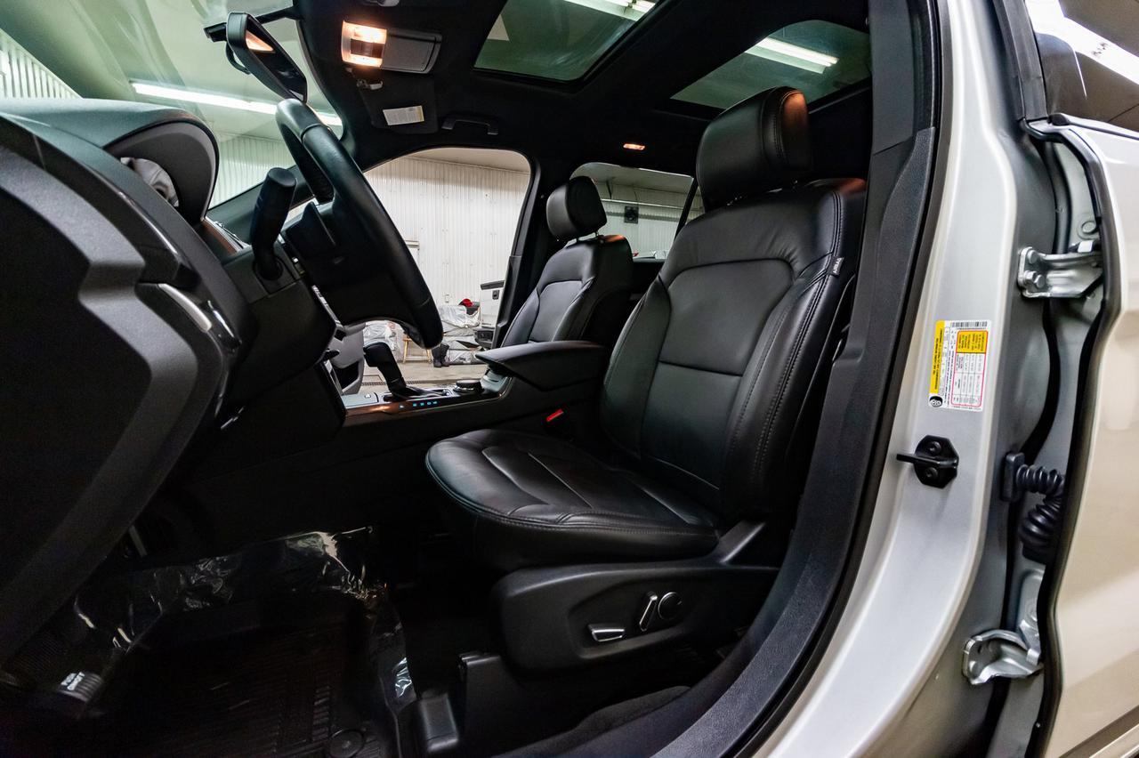 2017 Ford Explorer AWD XLT Leather Roof Nav BCam Red Deer AB