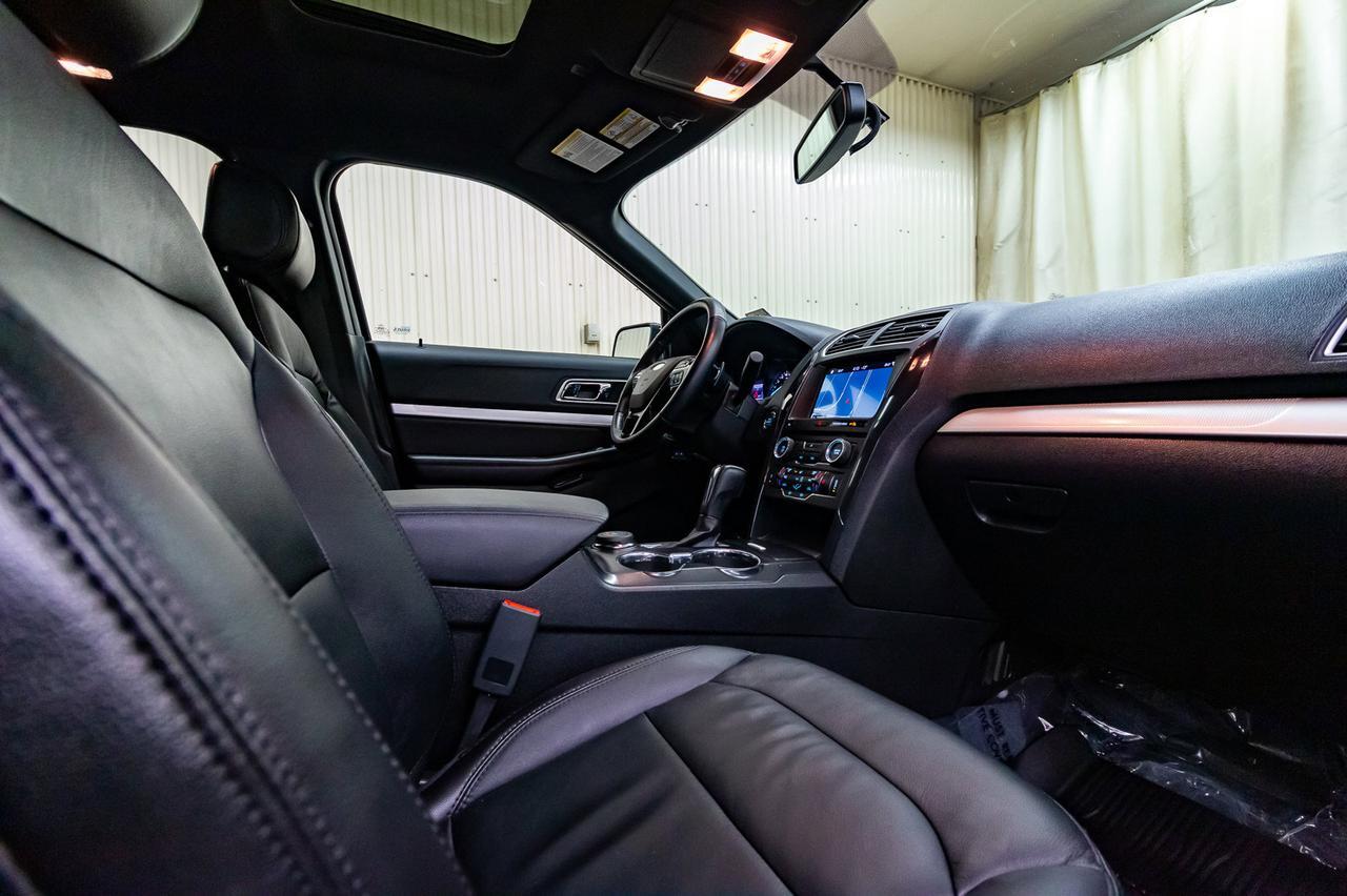 2017 Ford Explorer AWD XLT Leather Roof Nav BCam Red Deer AB