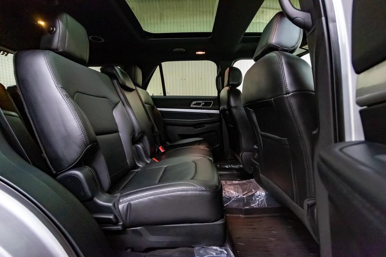 2017 Ford Explorer AWD XLT Leather Roof Nav BCam Red Deer AB