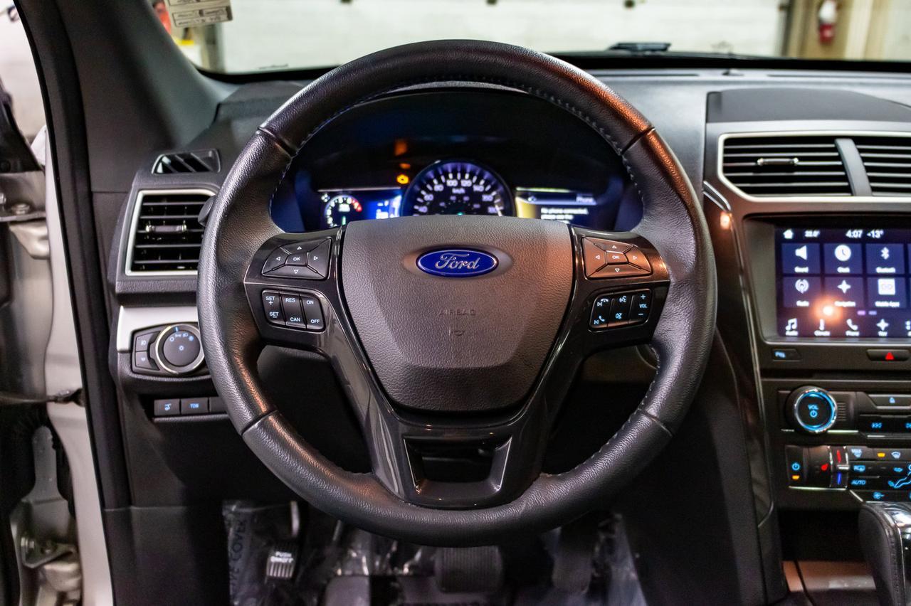 2017 Ford Explorer AWD XLT Leather Roof Nav BCam Red Deer AB