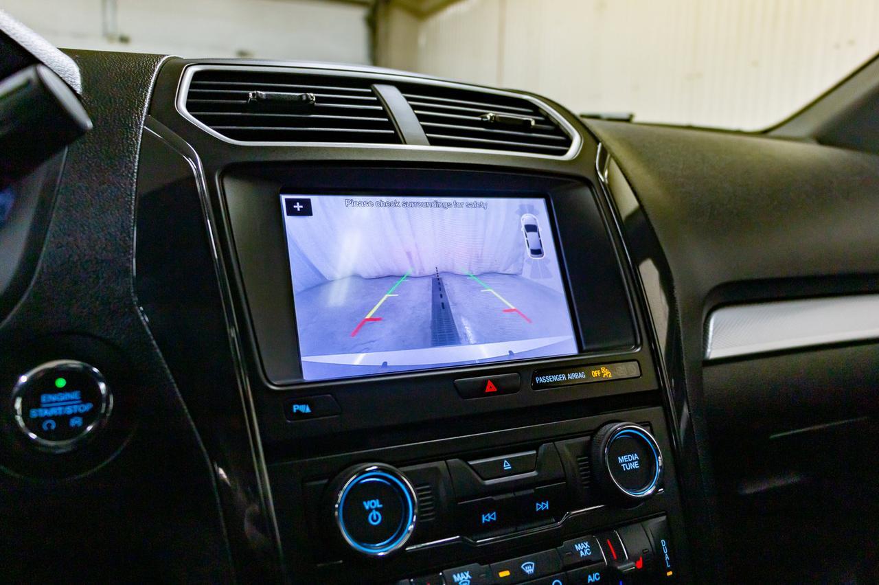 2017 Ford Explorer AWD XLT Leather Roof Nav BCam Red Deer AB