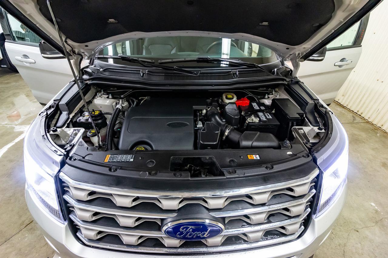 2017 Ford Explorer AWD XLT Leather Roof Nav BCam Red Deer AB