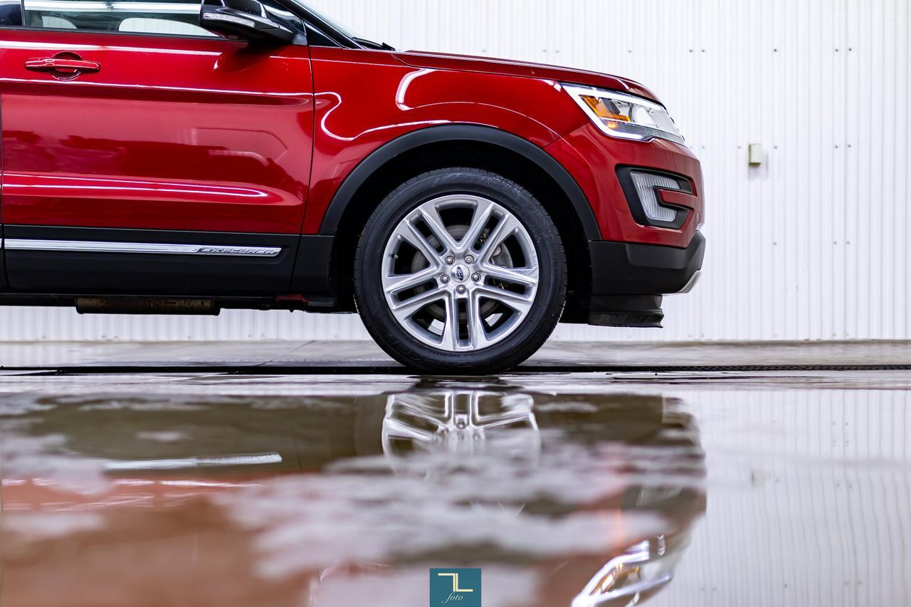 2017 Ford Explorer AWD XLT Leather Roof Nav BCam Red Deer AB
