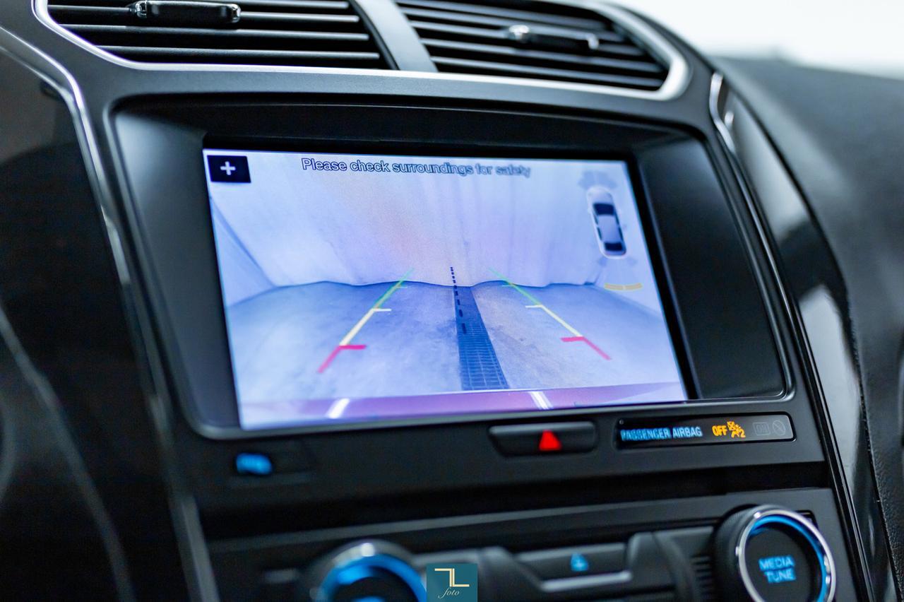 2017 Ford Explorer AWD XLT Leather Roof Nav BCam Red Deer AB