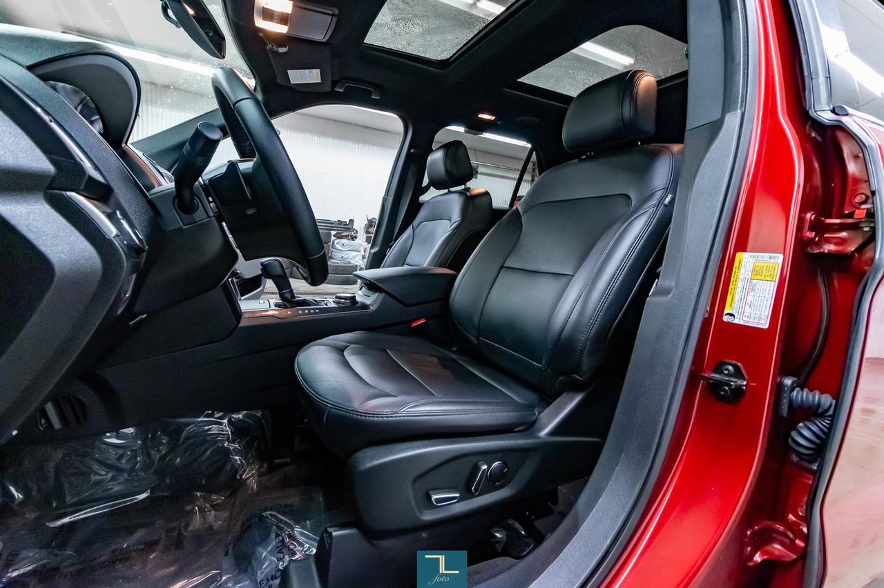 2017 Ford Explorer AWD XLT Leather Roof Nav BCam Red Deer AB