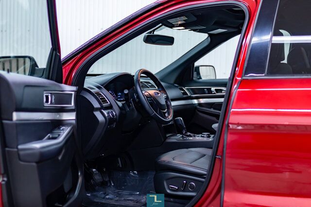 2017 Ford Explorer AWD XLT Leather Roof Nav BCam Red Deer AB