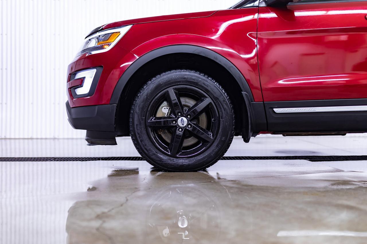 2017 Ford Explorer AWD XLT Nav BCam Third Row Red Deer AB