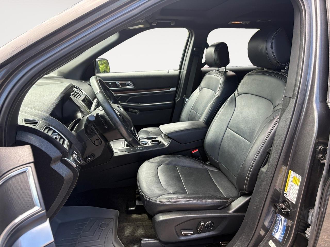 2017 Ford Explorer Limited, POWER LIFTGATE, ROOF RACKS, PANORAMIC MOONROOF, NAVIGATION, HEATED FRONT & REAR SEATS, POWER 3RD ROW SEATING, BLUETOOTH, CLEAN CARFAX, LOW MILEAGE, EXPLORE THE ROAD IN THIS FORD! Virginia Beach VA