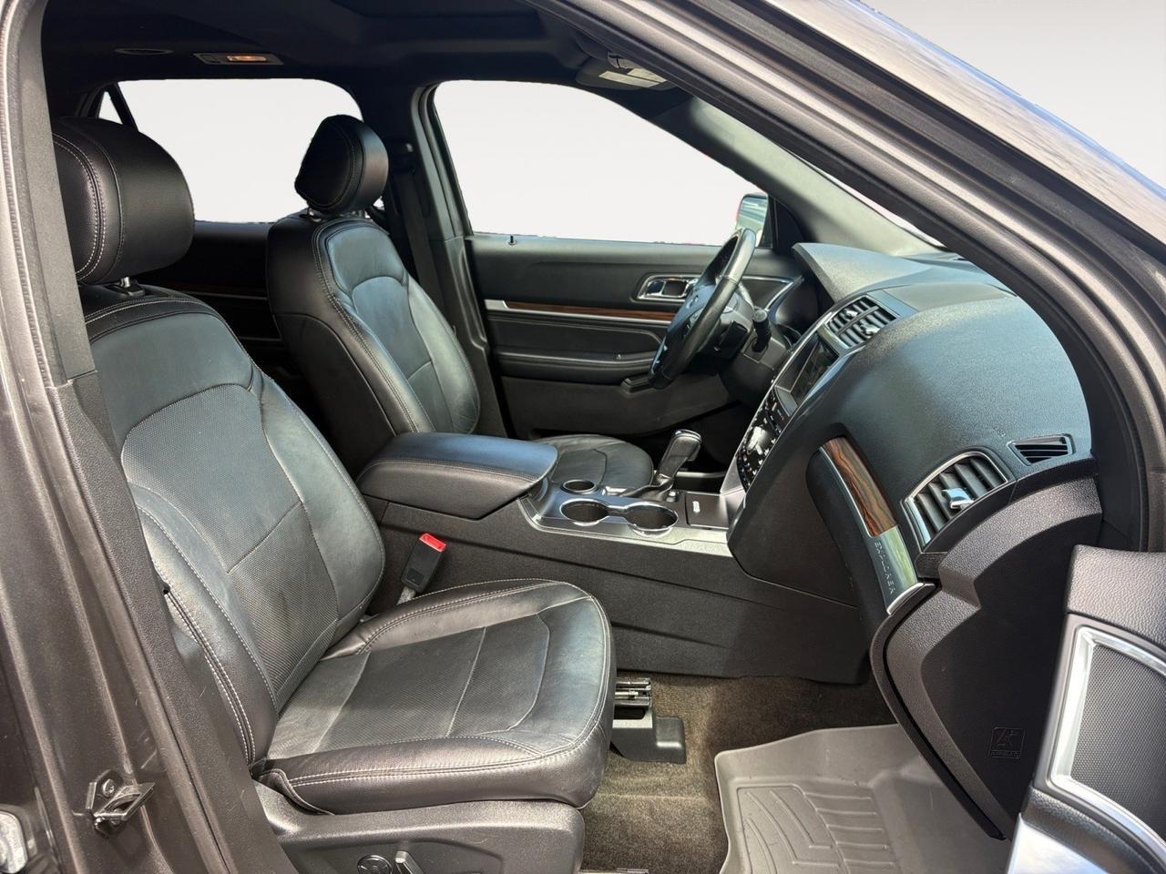 2017 Ford Explorer Limited, POWER LIFTGATE, ROOF RACKS, PANORAMIC MOONROOF, NAVIGATION, HEATED FRONT & REAR SEATS, POWER 3RD ROW SEATING, BLUETOOTH, CLEAN CARFAX, LOW MILEAGE, EXPLORE THE ROAD IN THIS FORD! Virginia Beach VA
