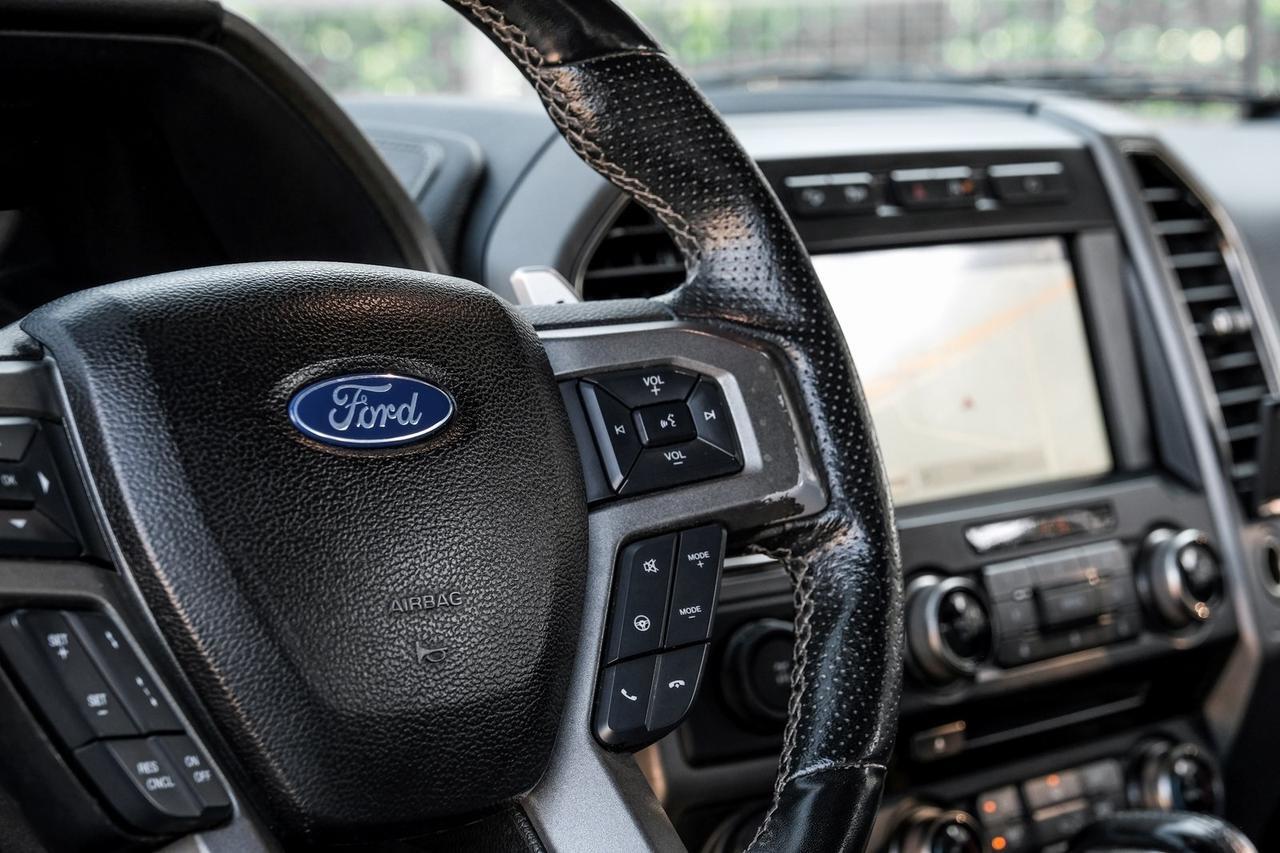 2017 Ford F-150 Raptor photo 13